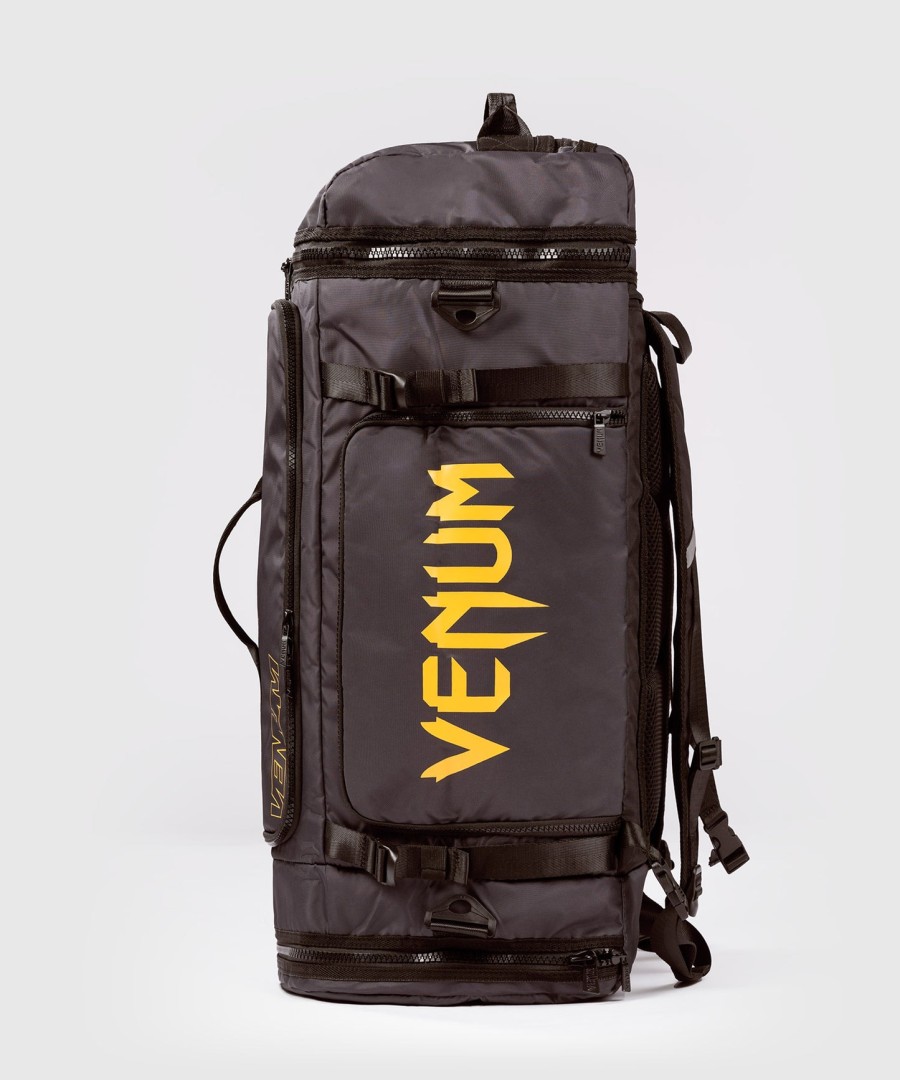 taška ufc fusion by venum fight week duffle - earthen brown