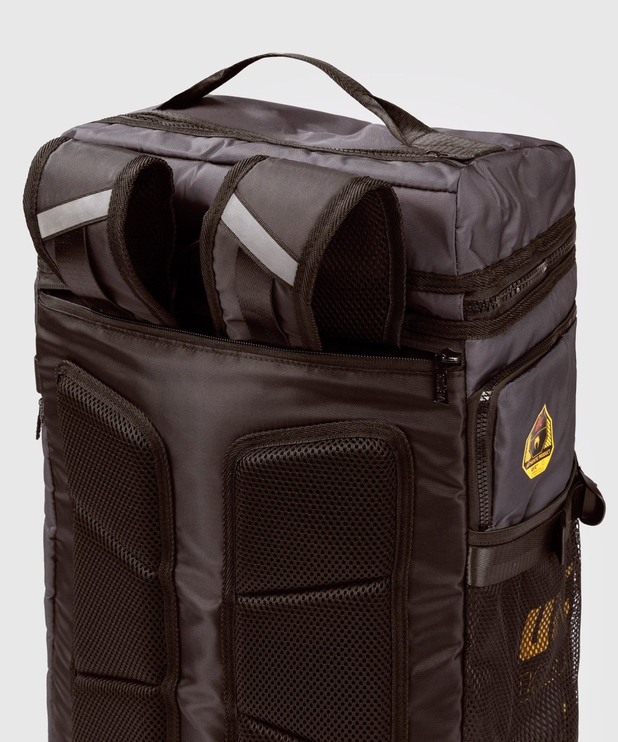taška ufc fusion by venum fight week duffle - earthen brown