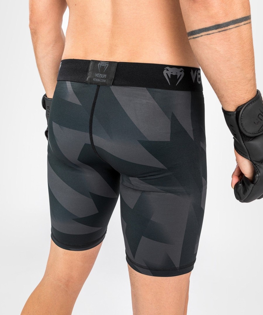 Šortky venum razor vale tudo – černozlaté