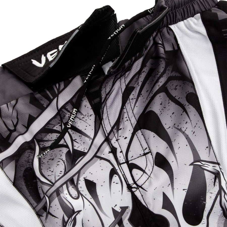 venum devil fightshorts - bílo-černé