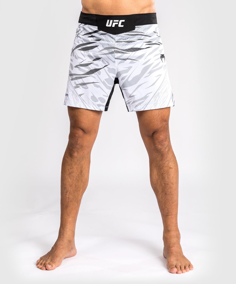 pánské kraťasy ufc fusion by venum authentic fight night fight short - short fit - bílé