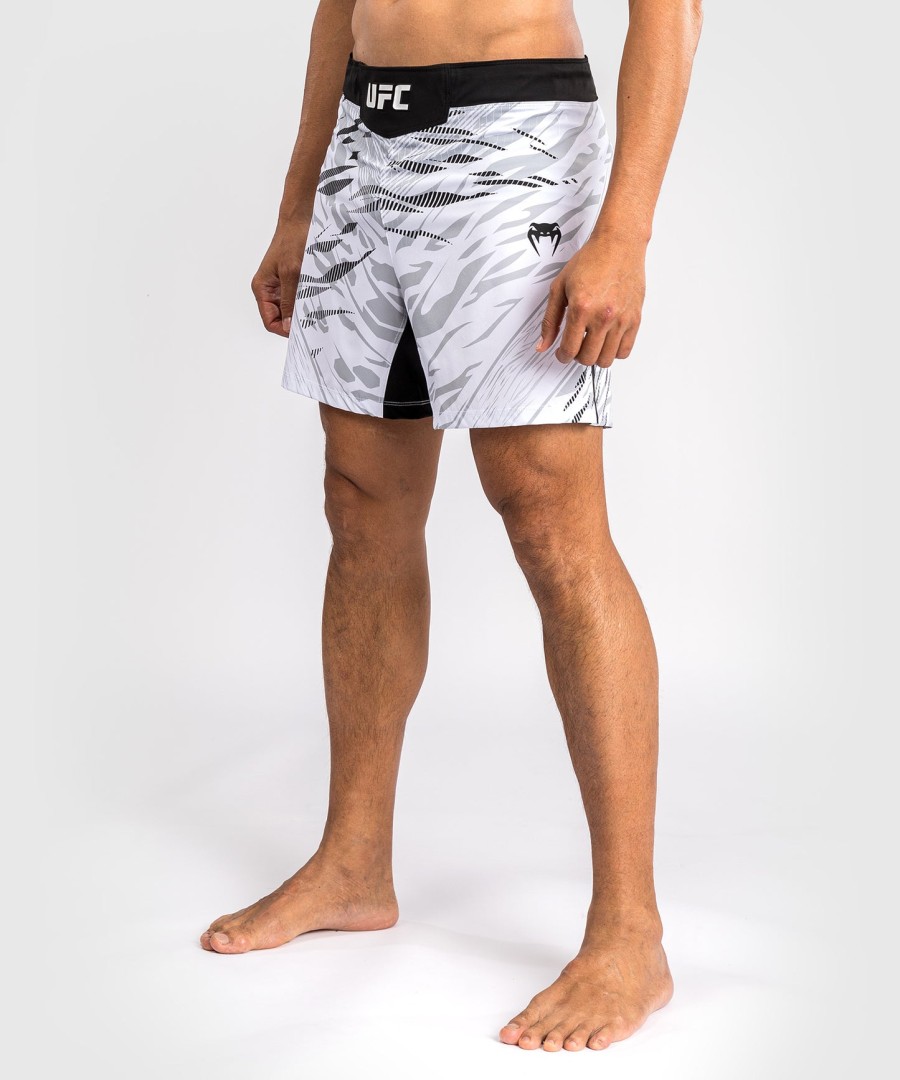 pánské kraťasy ufc fusion by venum authentic fight night fight short - short fit - bílé