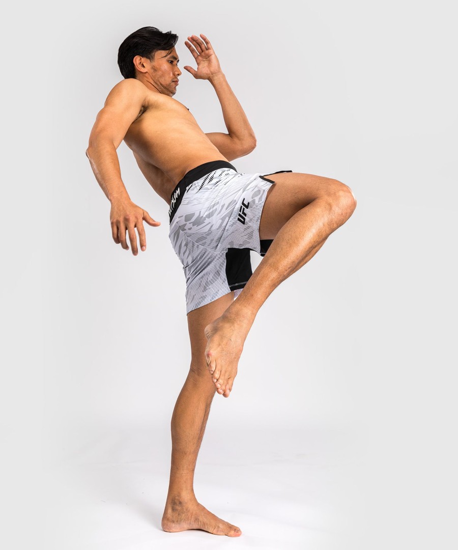 pánské kraťasy ufc fusion by venum authentic fight night fight short - short fit - bílé