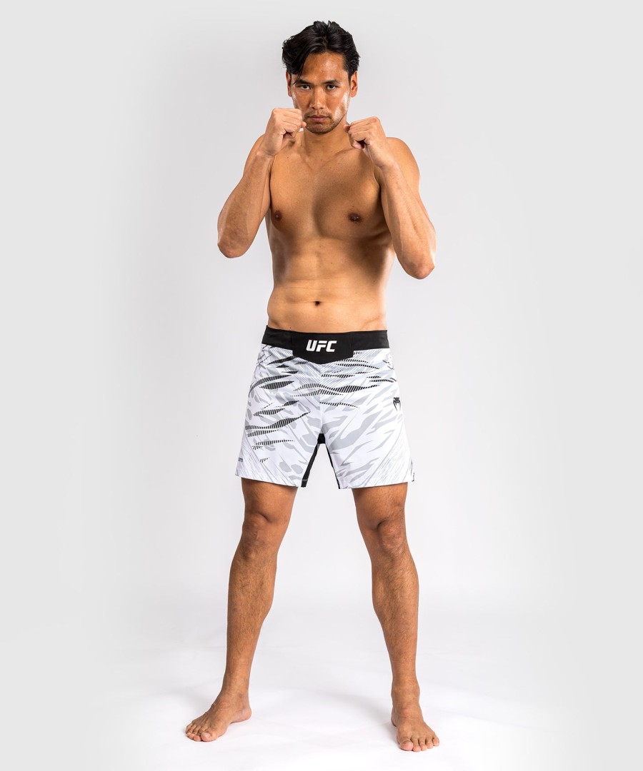 pánské kraťasy ufc fusion by venum authentic fight night fight short - short fit - bílé